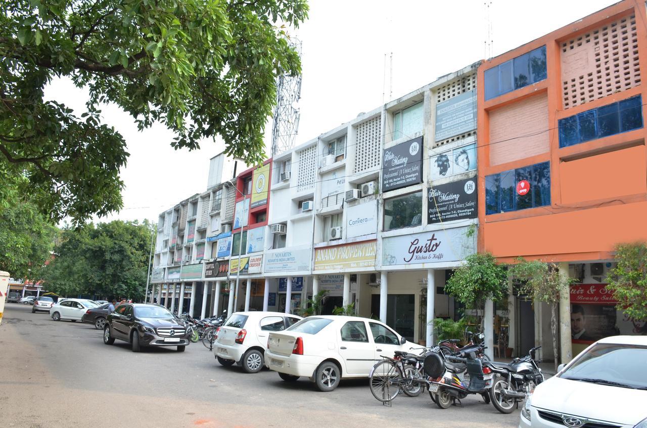 Oyo 5884 Amante Hotel Chandīgarh Exterior foto