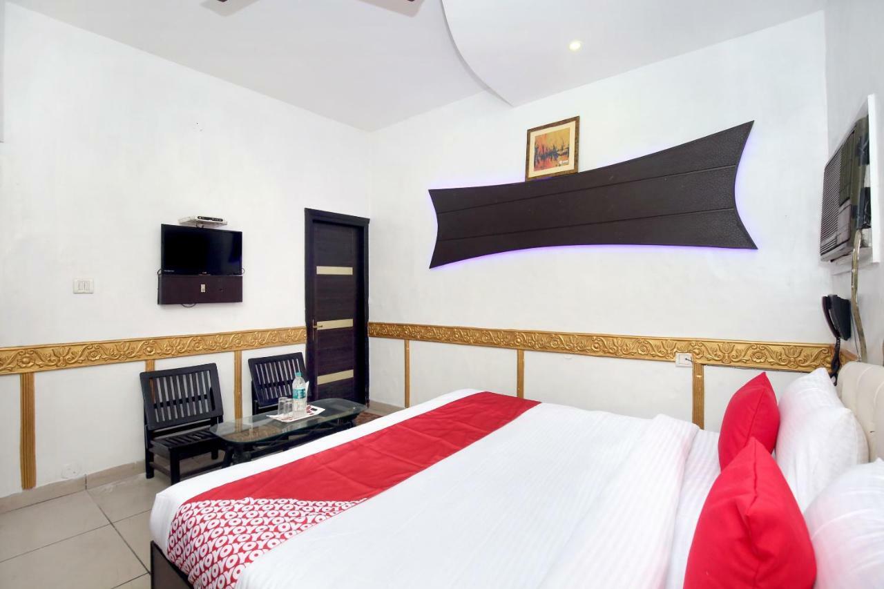 Oyo 5884 Amante Hotel Chandīgarh Exterior foto